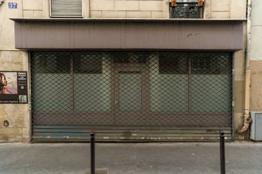 03 / 03 / 2023 - ancienne devanture parisienne typique, modle de butique europenne, faade de magasin franais Ancien