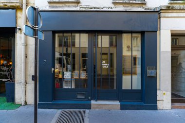 03 / 03 / 2023 - Devanture ticari franaise, butik Paris tipiği, modle de faade ticari eurciale europenne, devanture ancienne
