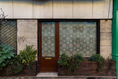 03 / 03 / 2023 - Devanture ticari franaise, butik Paris tipiği, modle de faade ticari eurciale europenne, devanture ancienne