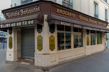 03 / 03 / 2023 - Devanture ticari franaise, butik Paris tipiği, modle de faade ticari eurciale europenne, devanture ancienne