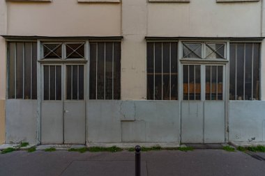 03 / 03 / 2023 - Devanture ticari franaise, butik Paris tipiği, modle de faade ticari eurciale europenne, devanture ancienne