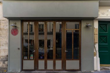 03 / 03 / 2023 - Devanture ticari franaise, butik Paris tipiği, modle de faade ticari eurciale europenne, devanture ancienne