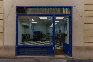 03 / 03 / 2023 - Devanture ticari franaise, butik Paris tipiği, modle de faade ticari eurciale europenne, devanture ancienne