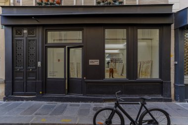 03 / 03 / 2023 - Devanture ticari franaise, butik Paris tipiği, modle de faade ticari eurciale europenne, devanture ancienne