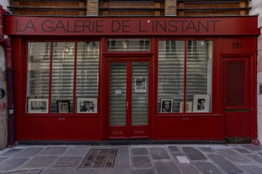 03 / 03 / 2023 - Devanture ticari franaise, butik Paris tipiği, modle de faade ticari eurciale europenne, devanture ancienne