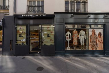 03 / 03 / 2023 - Devanture ticari franaise, butik Paris tipiği, modle de faade ticari eurciale europenne, devanture ancienne