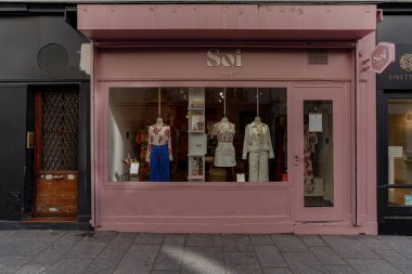 03 / 03 / 2023 - Devanture ticari franaise, butik Paris tipiği, modle de faade ticari eurciale europenne, devanture ancienne