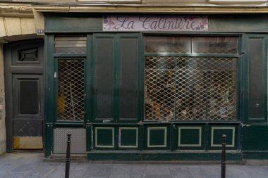 03 / 03 / 2023 - Devanture ticari franaise, butik Paris tipiği, modle de faade ticari eurciale europenne, devanture ancienne