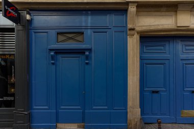 03 / 03 / 2023 - butik Paris tipiği, devanture ancienne de magasin parisien, modle de vitrine trade vintage europenne 