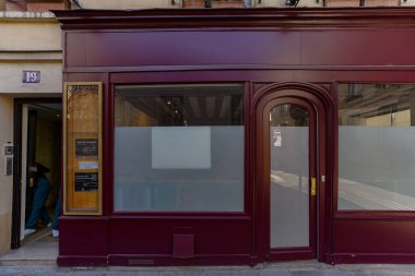 03 / 03 / 2023 - butik Paris tipiği, devanture ancienne de magasin parisien, modle de vitrine trade vintage europenne 