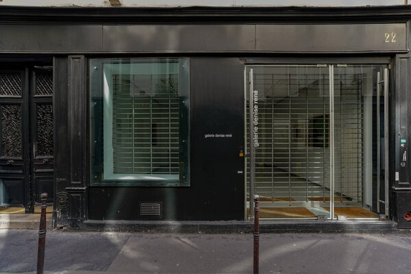 03/03/2023- devanture commerciale franaise , boutique parisienne typique , modle de faade commerciale europenne , devanture ancienne