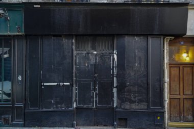 03 / 03 / 2023 - Devanture Parisienne typique, Ancien trade, devanture de magasin Europen et Franais, modle de vitrine ancienne 