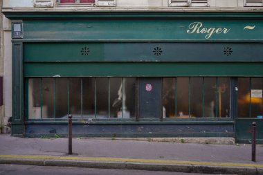 03 / 03 / 2023 - Devanture Parisienne typique, Ancien trade, devanture de magasin Europen et Franais, modle de vitrine ancienne 