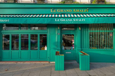 03 / 03 / 2023 - devanture ancienne typique de Paris, modle de butique vintage pour design, vieille faade trade ciale de Franaise