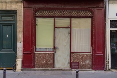 03 / 03 / 2023 - devanture ancienne typique de Paris, modle de butique vintage pour design, vieille faade trade ciale de Franaise