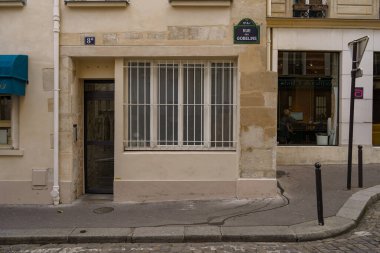 03 / 03 / 2023 - tipik Paris mağazası, Fransız butik cephesi, modle de trade