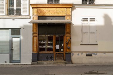 03 / 03 / 2023 - tipik Paris mağazası, Fransız butik cephesi, modle de trade