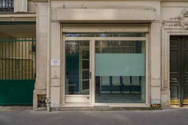 03 / 03 / 2023 - tipik Paris mağazası, Fransız butik cephesi, modle de trade