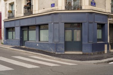 03 / 03 / 2023 - tipik Paris mağazası, Fransız butik cephesi, modle de trade