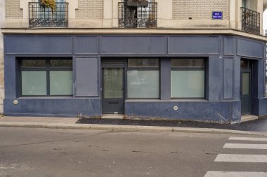 03 / 03 / 2023 - tipik Paris mağazası, Fransız butik cephesi, modle de trade