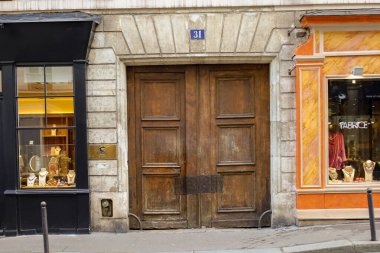 Devanture typique parisienne, ticaret, sode de butique et vitrine .modle pour graphique