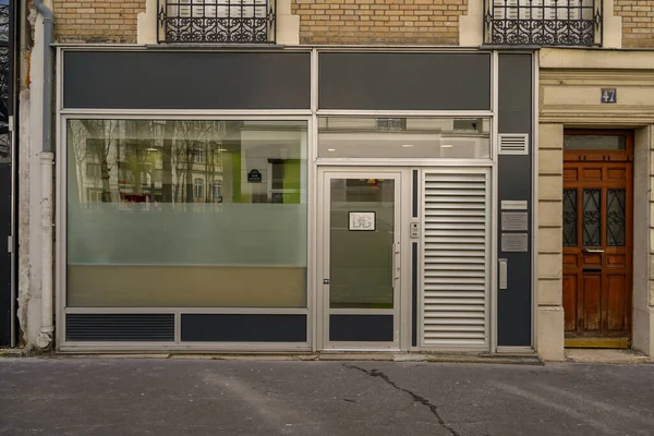 2023年3月3日 パリの代表的な店舗 フランスのブティックファサード モジュール コマース — ストック写真