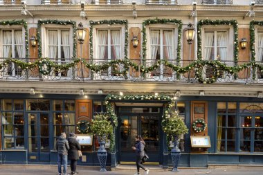Devanture typique parisienne, ticaret, sode de butique et vitrine .modle pour graphique