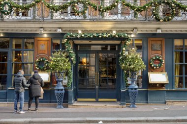 Devanture typique parisienne, ticaret, sode de butique et vitrine .modle pour graphique