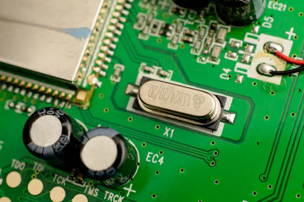 Quartz Crystal Resonator Printed Circuit Board High Quality Photo — Stock Photo, Image