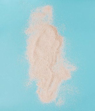 Yaz tatili kavramı. Sarı böcekli tropik yaz plajı doğası. Hafif kum plajı. Dümdüz yatıyordu..