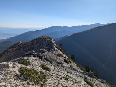 Dağlardaki dağ zirvesi