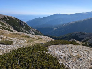 Dağlardaki güzel dağ manzarası