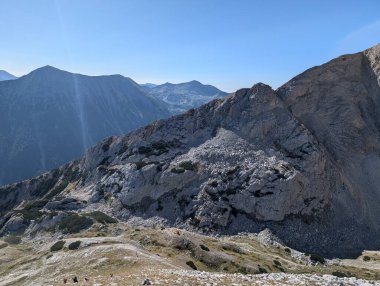 Pirin dağının inanılmaz manzarası Pirin Gölü, Bulgaria yakınlarında