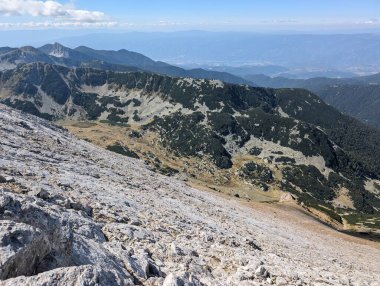Dağın tepesinden Polonya 'daki Tatra Ulusal Parkı' nın manzarası