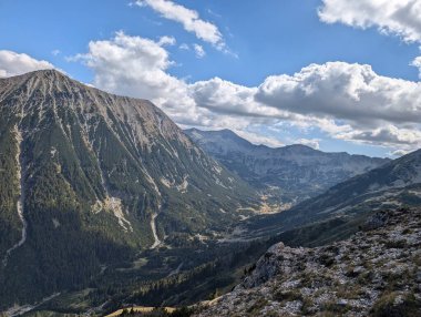 Dolomite Dağları, Korsika, Fransa 'daki dağ zirvesinin muhteşem manzarası.
