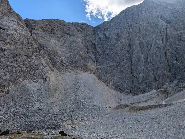 Dağların güzel manzarası