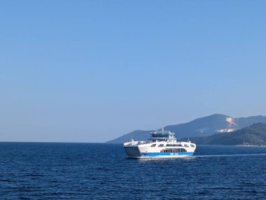 Hırvatistan 'da feribot ve deniz.