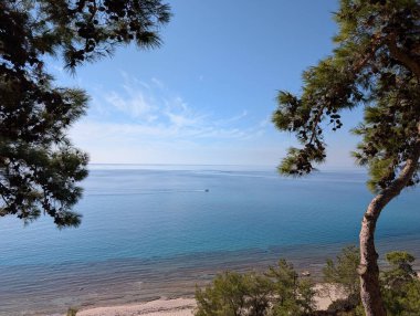 Deniz kıyısının güzel manzarası