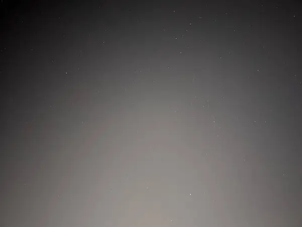 Yıldızlı ve aylı gece gökyüzü