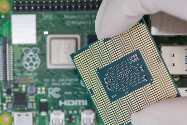 Tayvan 'dan mikro çip teknolojisi (yarı iletkenler). Önümüzde çip sıkıntısı var. Mikroçip transistör savaşı. Modern savaş ve bir sonraki küresel kriz.