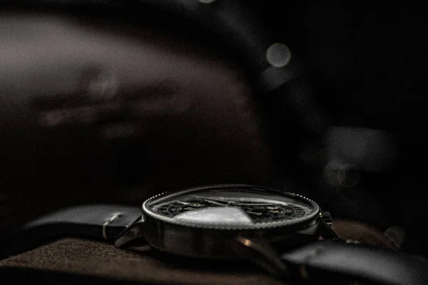 Старые Винтажные Часы Кожаном Ремне — стоковое фото