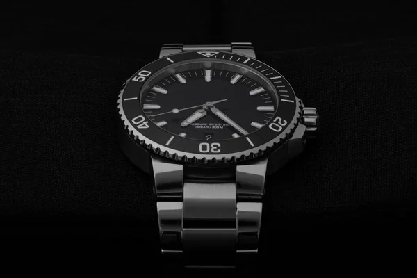 A Swiss made diver watch with steel bracelet, screw down crown, ceramic bezel, saphire glass, Oris