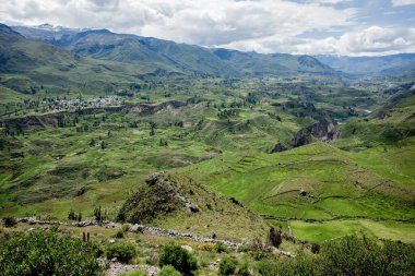 Peru And Dağları 'ndaki Colca kanyonunun panoramik görüntüsü