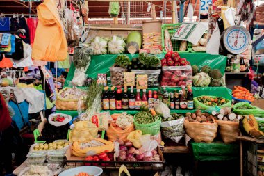 Gustave Eiffel tarafından Cusco, Peru 'da inşa edilen geleneksel San Pedro Pazarı manzarası