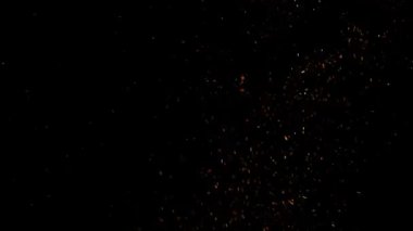 Gerçekçi yüzen közler siyah ekran arkaplanındaki parçacıkları yakar. Bu element etkisini görüntülerin karışım modu üzerinde kullanabilirsiniz. .