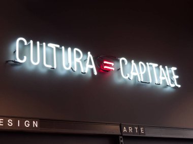 Sanat ve tasarım için modern kütüphane rafları, Milan, İtalya 