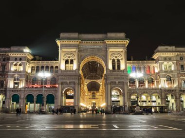 Galeri Vittorio Emanuele II, İtalya, Milano 'daki Duomo Meydanı Piazza del Duomo' dan. 