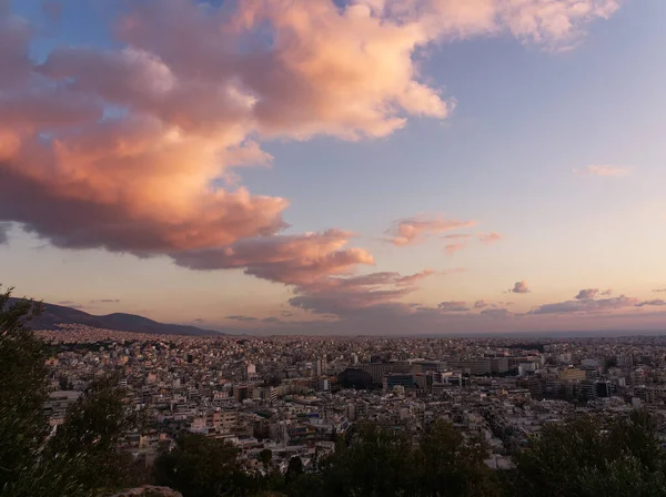 Ateny Widok Miasto Humorzastymi Chmurami Podczas Zachodu Słońca Grecja — Zdjęcie stockowe