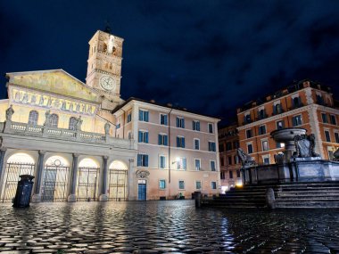 Trastevere 'deki Santa Maria Kilisesi Boş Meydanı, İtalya 