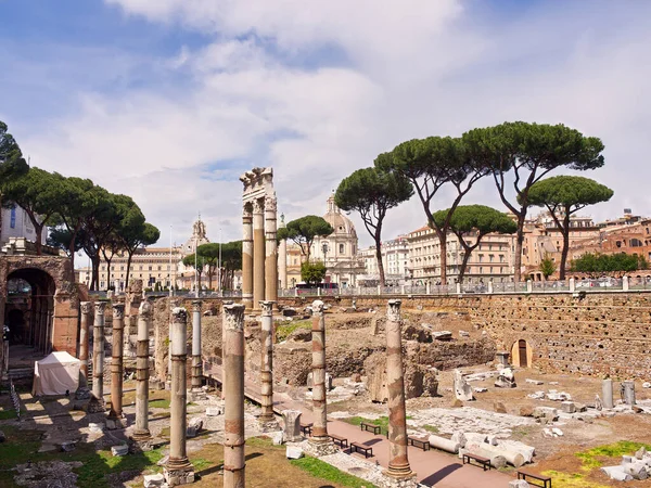 Roma Forumu güneşli bahar gününde, Roma, İtalya. Yüksek kalite fotoğraf